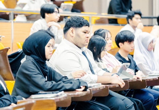 เพิ่มศักยภาพของตนเองในโลก Digital กับ พี่เจี๊ยบ ปฐมา จันทรักษ์  21/11/2568