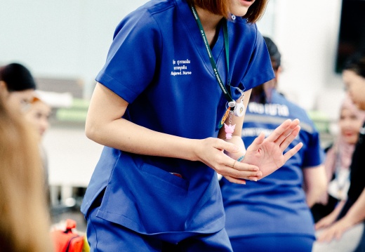 การช่วยชีวิตขั้นพื้นฐานด้วยการปั๊มหัวใจ (CPR) และการใช้เครื่อง AED 22/04/2569